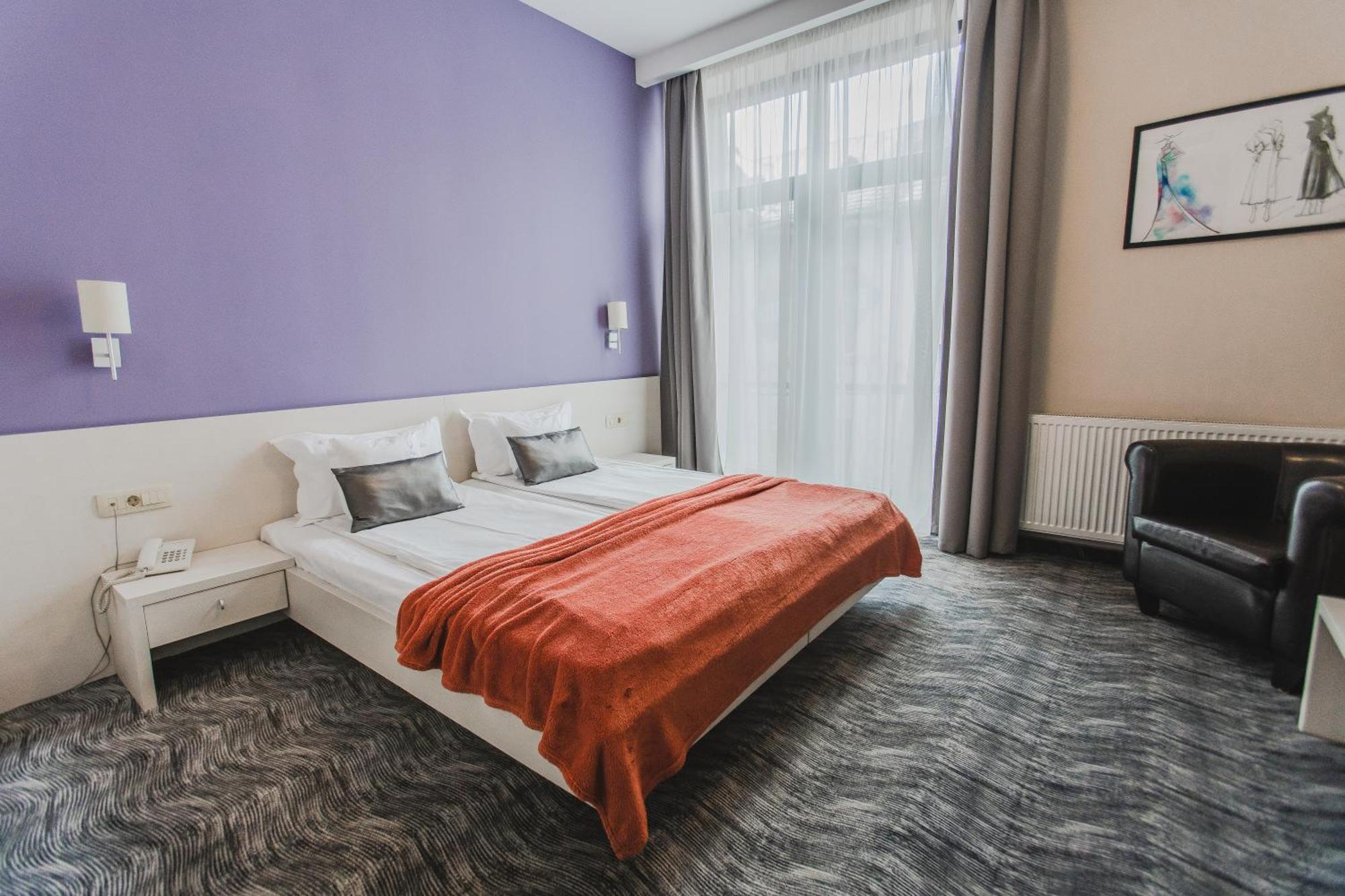 Caro Boutique Hotel Oradea Exteriör bild